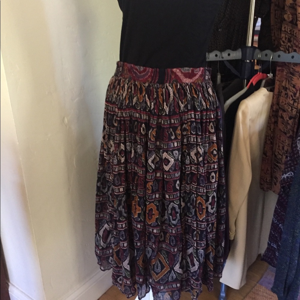 Beautiful colored skirt - Picture 2 of 2